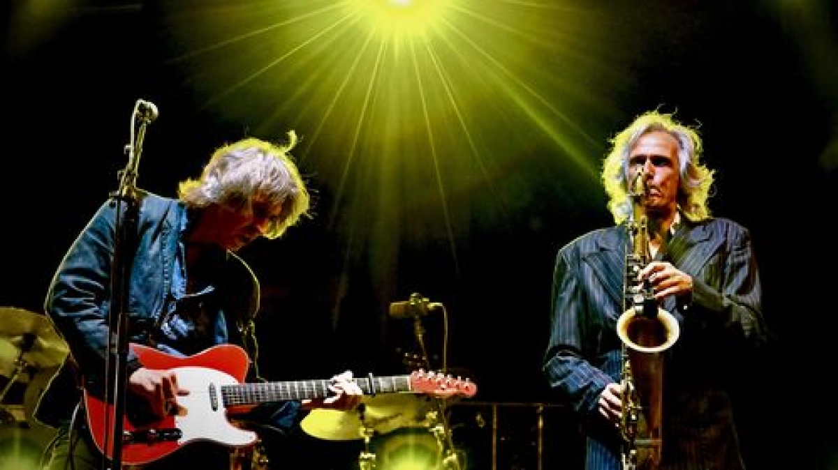 The Dire Straits Experience - Shiver in the Dark World Tour 24/25